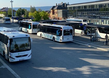 Flere busser på Lillehammer skysstasjon - Klikk for stort bilde