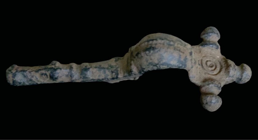 Korsformet fibula, funnet i Hamar - Klikk for stort bilde