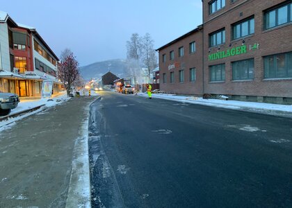 Slik har fortauet langs Fåberggata sett ut etter at anleggsarbeidet ble avsluttet i vinter. Innen 1. juli blir fortauet ferdig asfaltert. - Klikk for stort bilde
