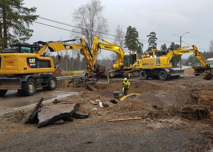 Fylkesveg 21 ved Tollefsbøl i Eidskog ble stengt for trafikk 14. april. Etter omfattende arbeider ble vegen åpnet igjen om ettermiddagen lørdag 15. april. - Klikk for stort bilde