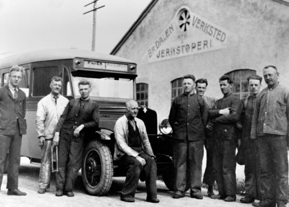 På 1930-tallet het bedriften Brumunddal mekaniske verksted og støperi.  - Klikk for stort bilde