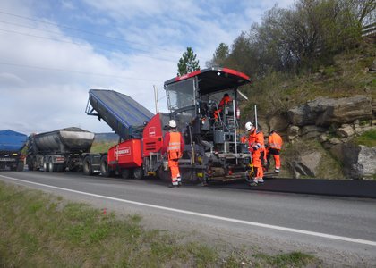 Deler av Furubergvegen i Hamar vil i løpet av sommeren få ny asfalt. - Klikk for stort bilde